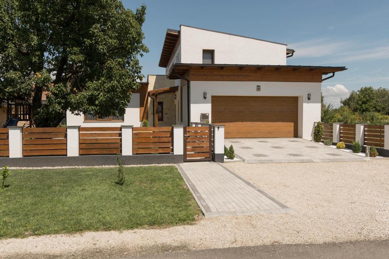 Eszterhaz Villa Balatonkeresztúr Exterior foto